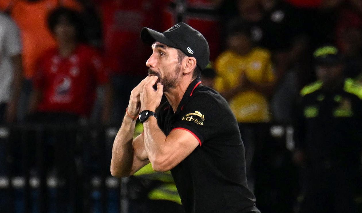 Raimondi, DT of America, habló con los fanáticos después de eliminar la bahía