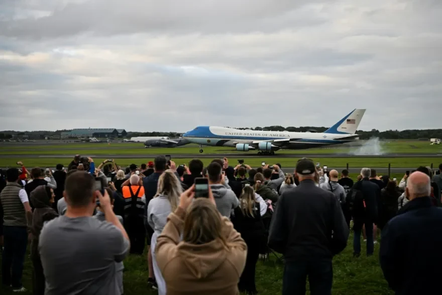 Trump juega al golf y cientos de protestas contra su visita a Escocia
