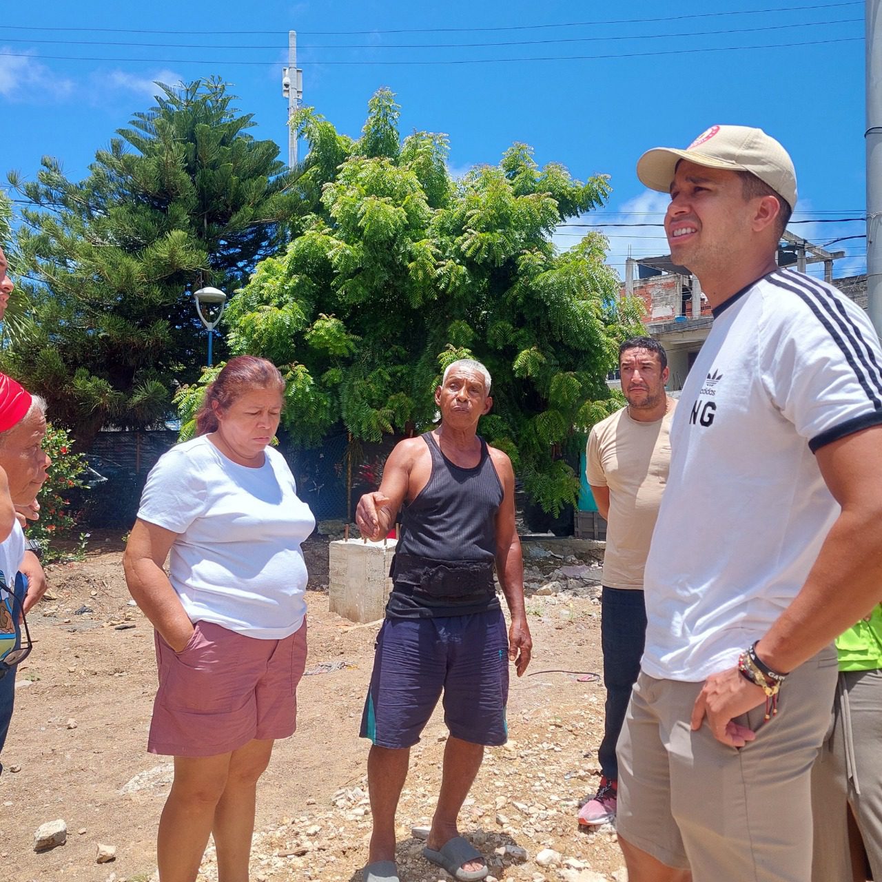 Avanza el Polideportivo de Natania con llegada de estructura metálica