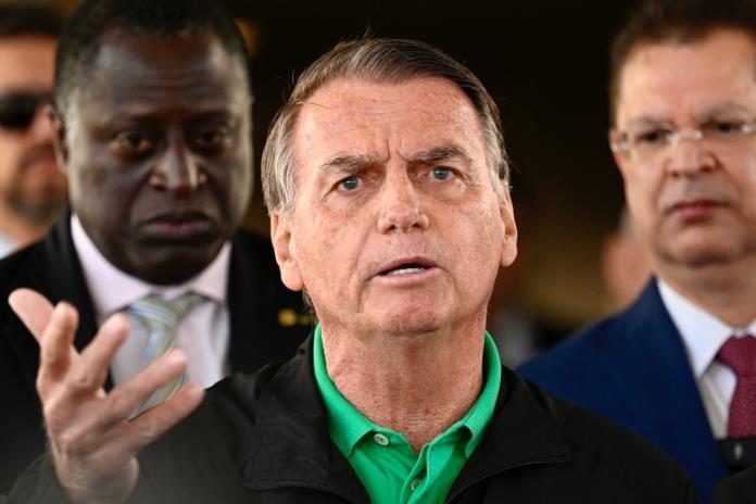 Bolsonaro podrá visitar a familiares sin aprobación previa durante la casa