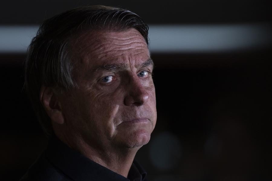 Bolsonaro regresa a la cárcel de la casa después de cinco horas en el hospital