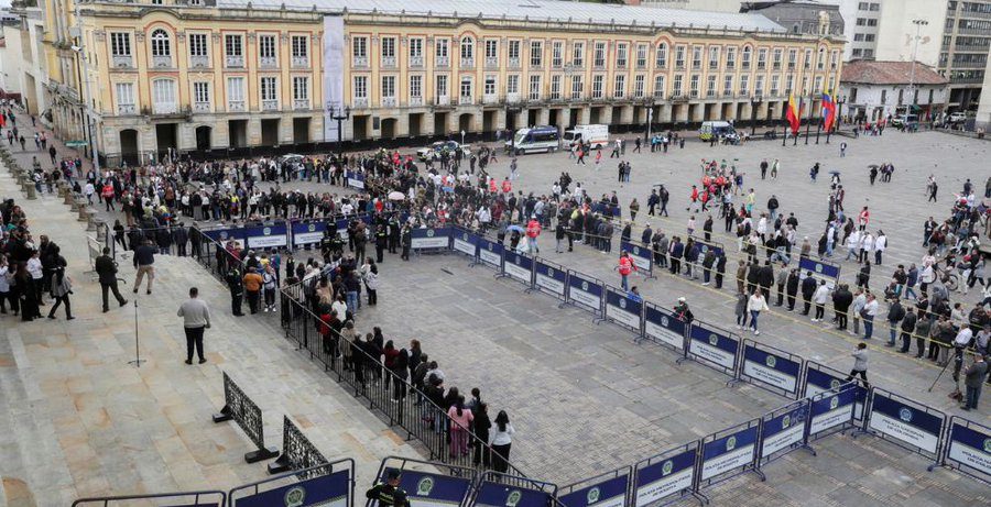 Colombia rechazó a Miguel Uriba Turbaya a Plaza de Bolívar silenciada por el duelo