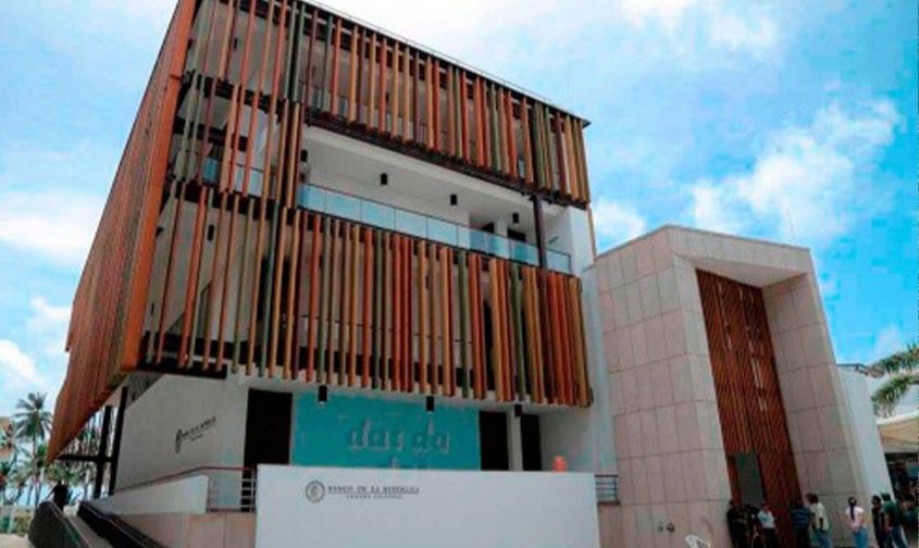 Inglés con sabor isleño en el Banco de la República