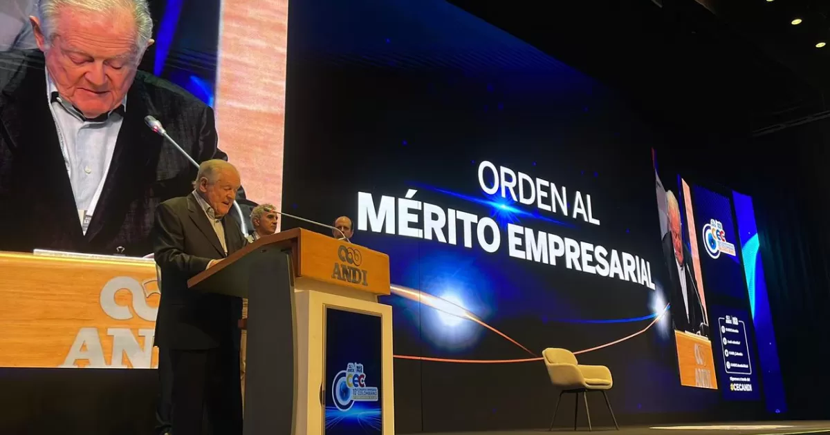 Luis Carlos Sarmiento Angulo pide defender una democracia