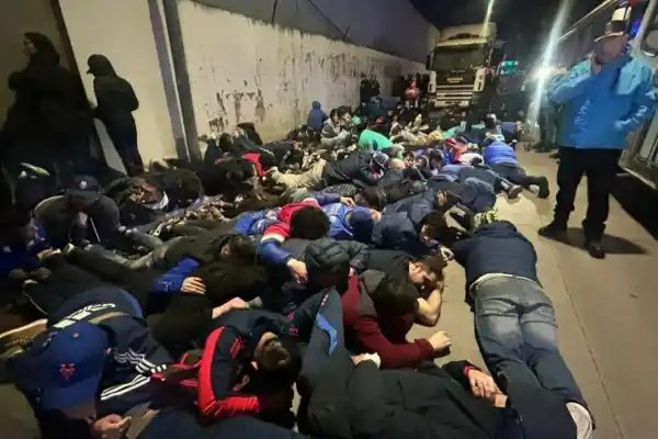 Más de 100 fanáticos chilenos arrestados por incidentes en Independiente de Chile