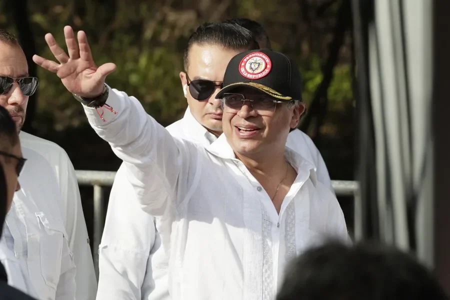 Petro comienza "conversaciones fuera de Colombia" con la principal banda criminal del país