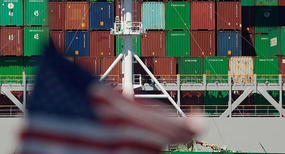 Trump eleva los aranceles indios al 50 % para comprar petróleo ruso
