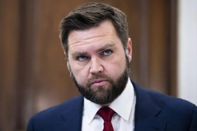 Trump señala que es probable que JD Vance "sea su sucesor del candidato republicano