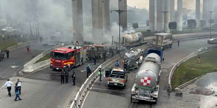 Agregue 31 los asesinados por una explosión de camiones de gas en la ciudad de México