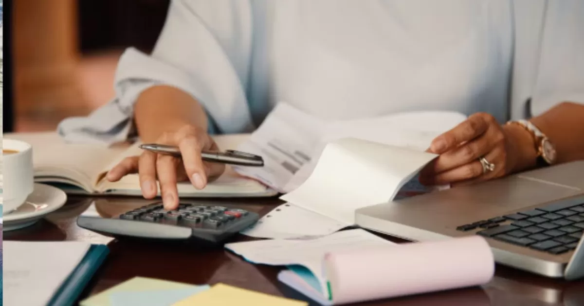 El costo de las hormigas deteniendo los ahorros y el bolsillo vacío cada mes