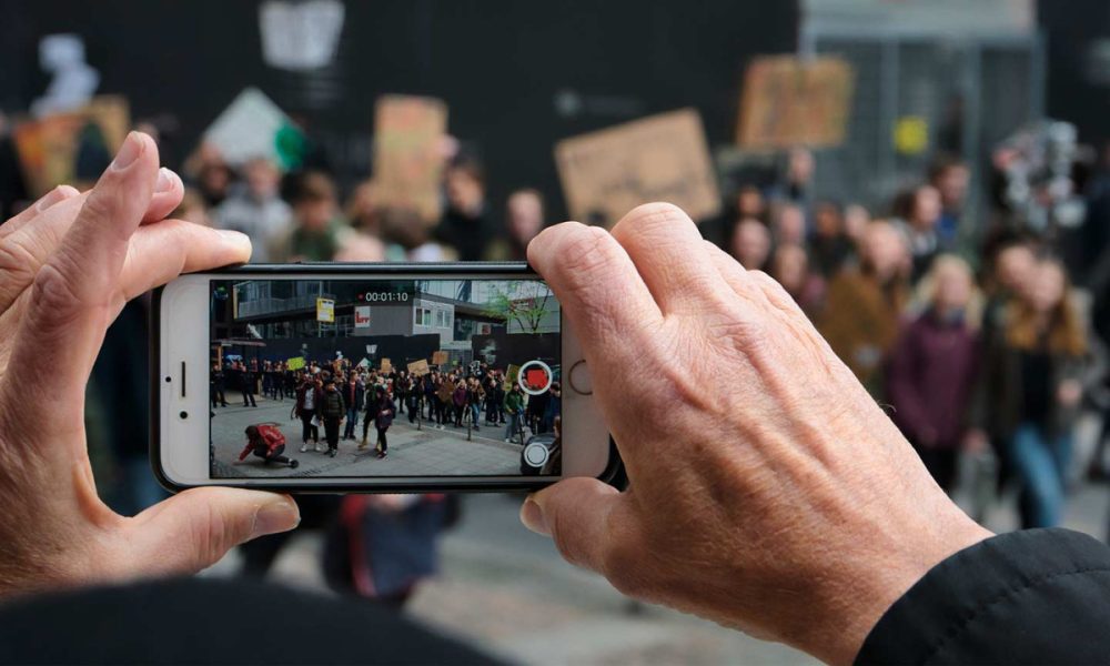 Estas son prohibiciones para que los funcionarios públicos no tengan una participación inapropiada en la política, adicional