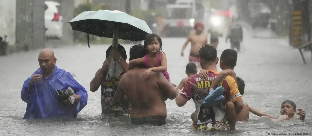 Filipinas plantea una advertencia para Storm Advance Bualoi