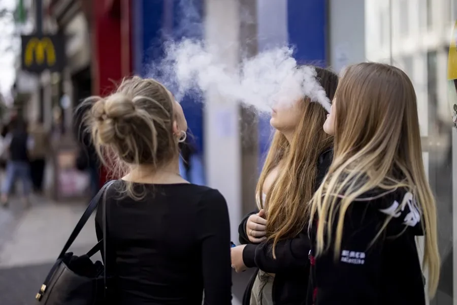 Nueva York anuncia una "gran acción penal" contra las ventas ilegales de cigarrillos electrónicos