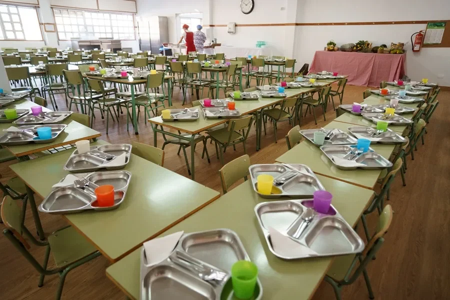 Prohíben el atún en los cubos escolares de Francia por miedo al nivel de vida