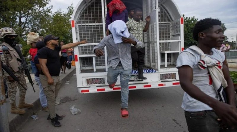 República Dominicana de la política de inmigración endureciendo al deportar a más de 30,000 haitianos