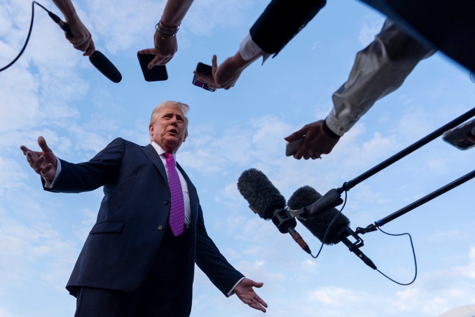 Trump sobre la posibilidad de un ataque contra Venezuela: "Veremos lo que está pasando"
