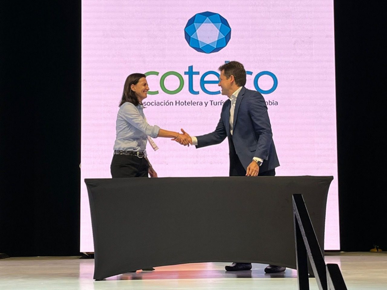 Bancóldex–Cotelco: una alianza que le sirve al turismo (y a San Andrés)