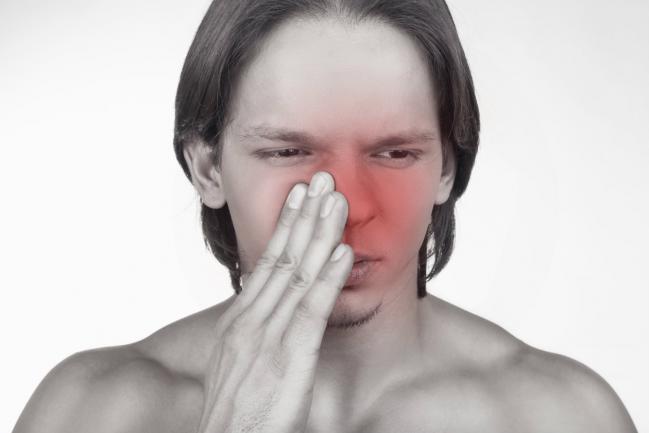 Causas y síntomas de la sinusitis.