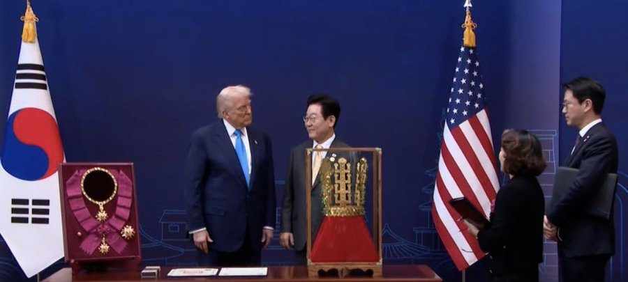 Corea del Sur recibe a Trump con elogios y honores apenas un día antes de su reunión con Xi Jinping