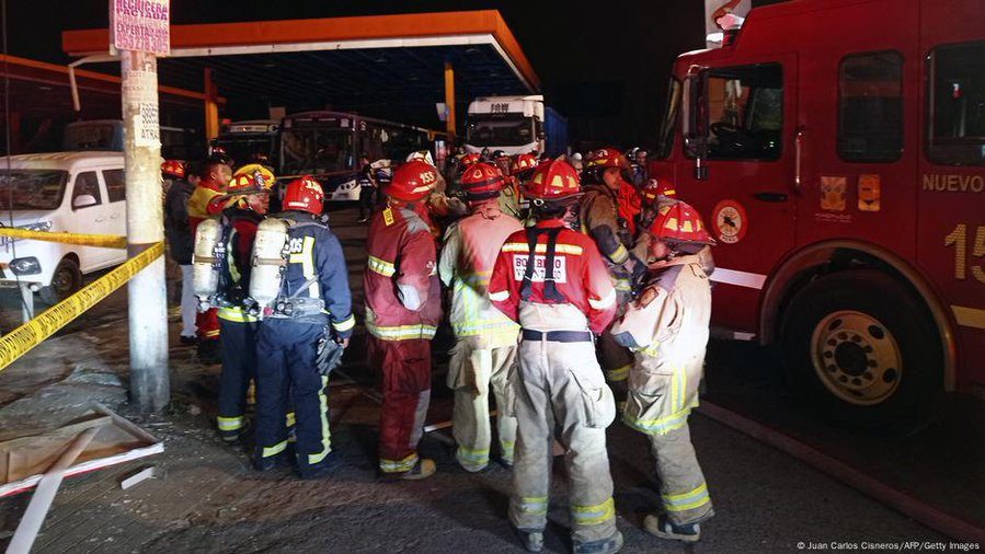 Cuatro heridos y al menos 100 viviendas afectadas por incendio en lima