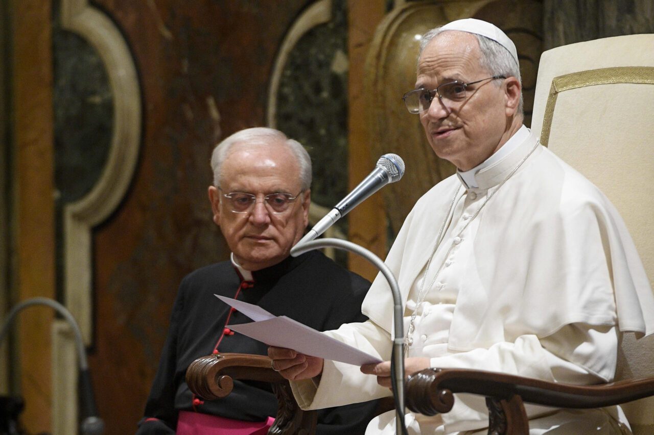 El Papa León XIV condenó las medidas "cada vez más inhumanas" contra los migrantes