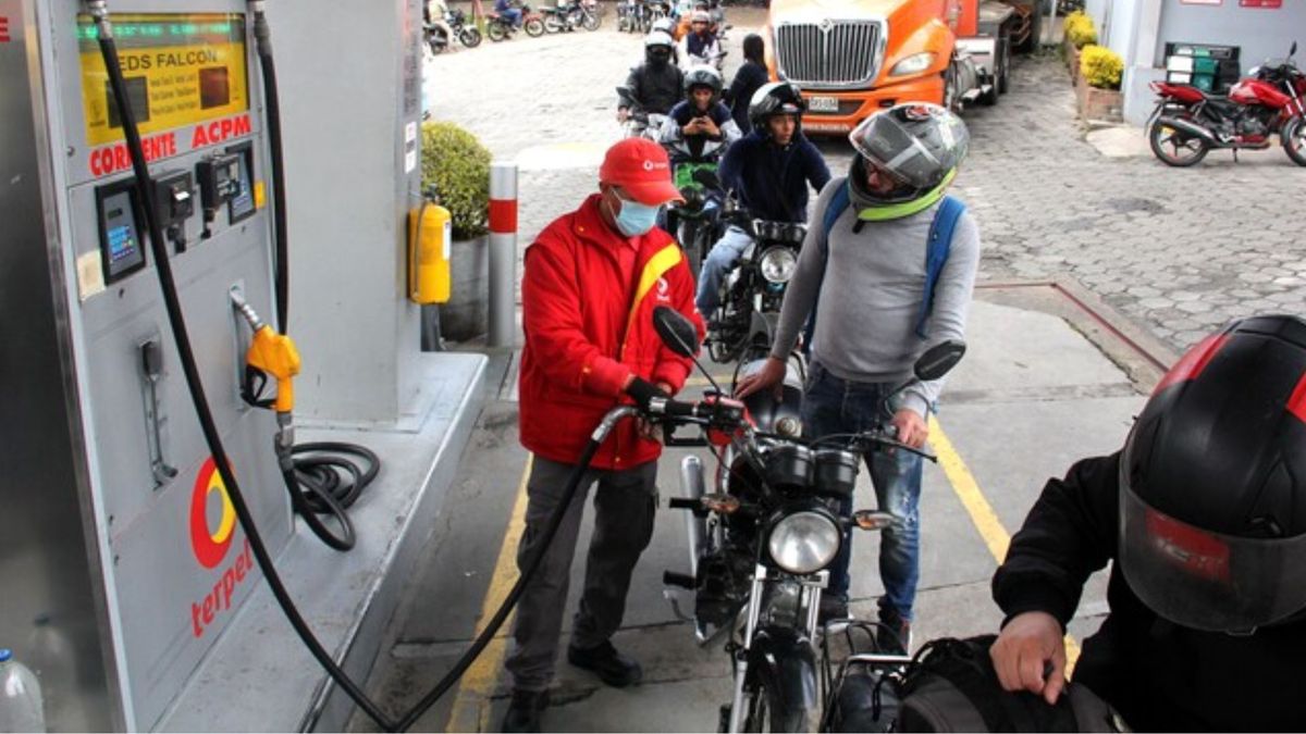 El gobierno aumenta en 100 pesos el precio del galón de gasolina y diésel