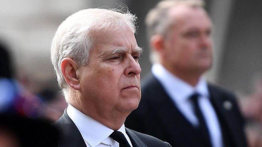 El príncipe Andrés renuncia a todos sus títulos reales por su supuesta vinculación con el caso Epstein