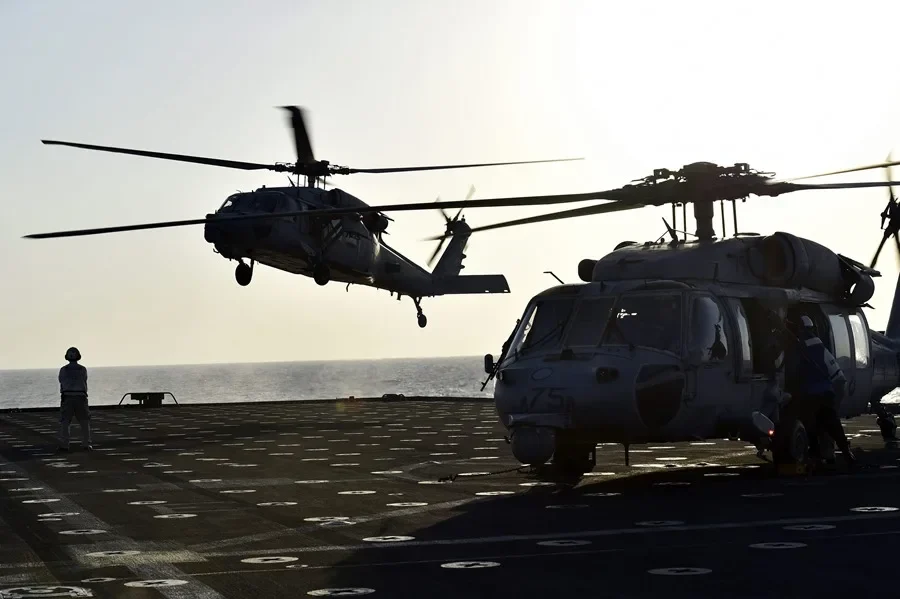 Estados Unidos está desplegando helicópteros de combate cerca de Venezuela, escribe The Washington Post