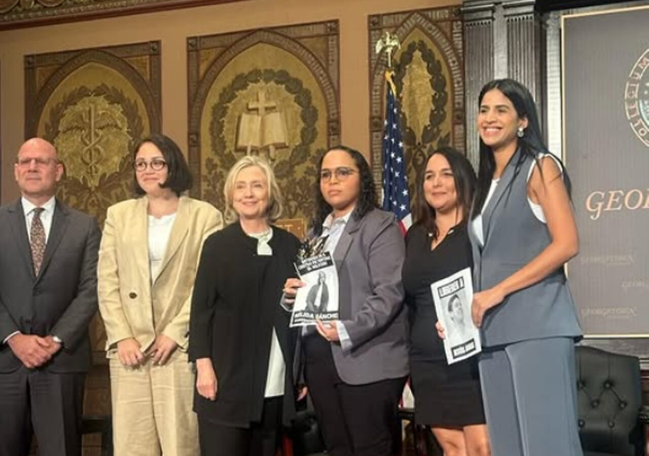 Hillary Clinton entregó premios a cuatro activistas venezolanos por su defensa de la democracia