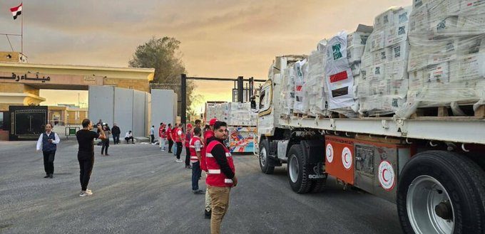 Israel continúa con la entrada de ayuda a Gaza tras el fin de los bombardeos, según medios israelíes