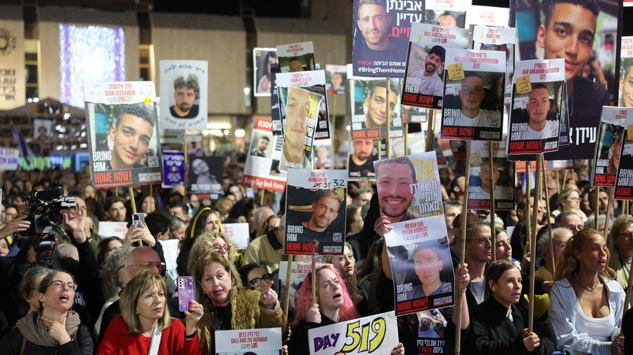 Israel entrega prisioneros palestinos para canjearlos por rehenes de Hamás