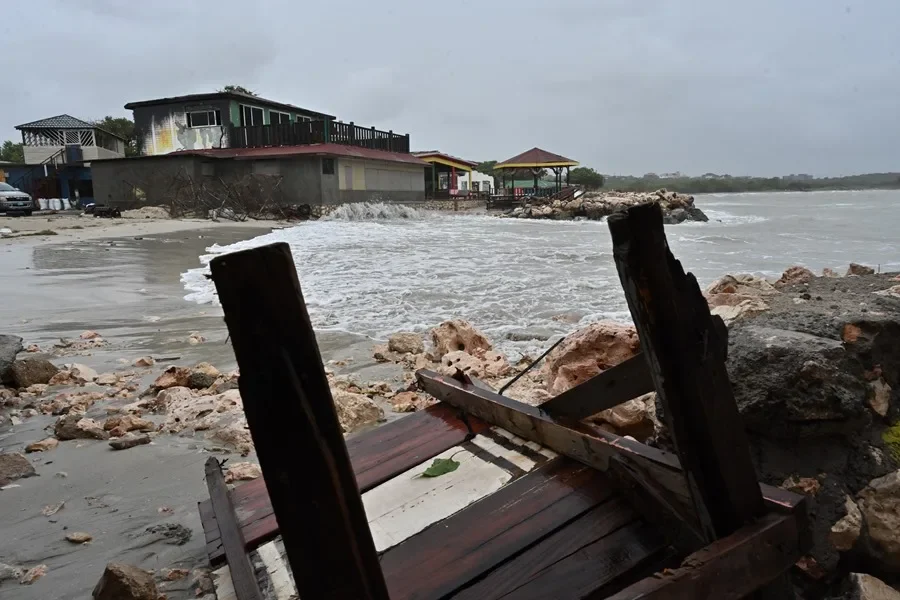 Jamaica se prepara para el huracán Melissa mientras Cuba se prepara para posibles inundaciones