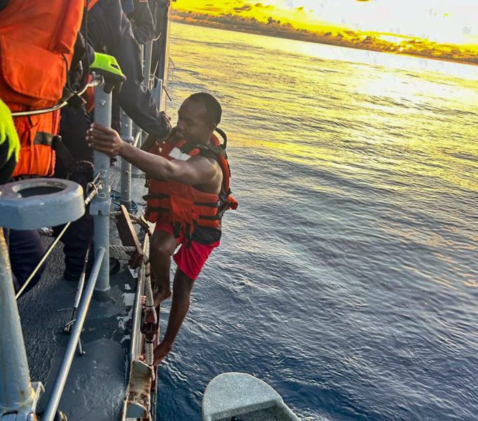 La Armada brindó asistencia médica a un pescador que resultó herido mientras pescaba – el Extra