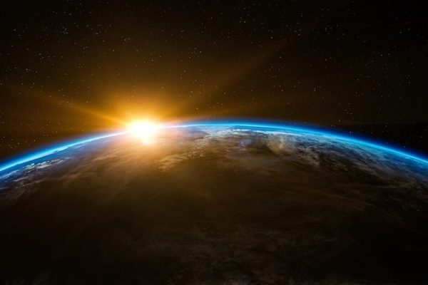 La tierra refleja menos luz solar que afecta el clima global