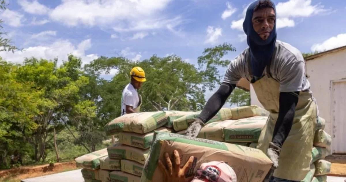 Ladrillera La Clay y Cemento País se unen por una buena causa