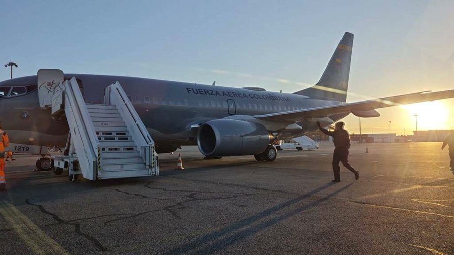 Le negaron gasolina al avión presidencial de Gustavo Pedro en España