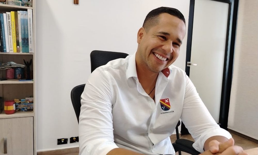 Seguridad, salud, vivienda, vías, obras, SAE, Satena, Providencia en 41 respuestas del Gobernador Nicolás Gallardo Vázquez – El Extra