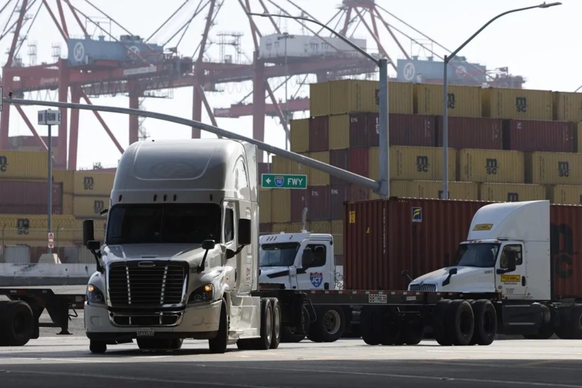 Trump anuncia el 25% de los aranceles en camiones que han sido importados por los Estados Unidos desde noviembre