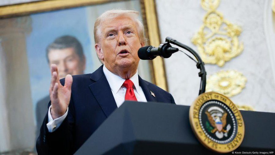 Trump confirma que atacaron un submarino "cargado de droga" en el Caribe.