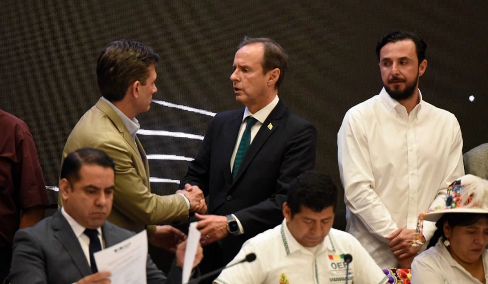 Tuto Quiroga reconoce victoria de Rodrigo Paz