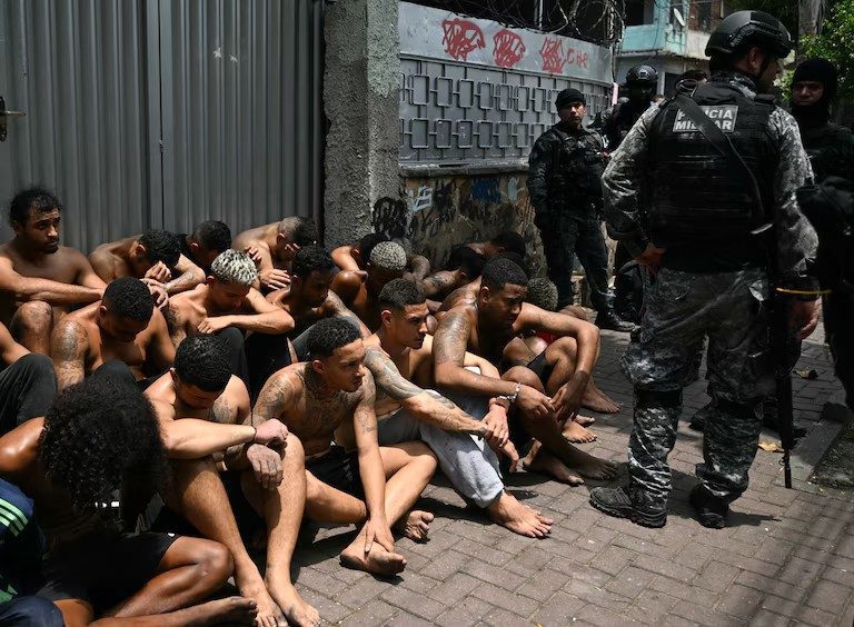 Un mega operativo policial en las favelas de Río de Janeiro se cobró la vida de 64 personas