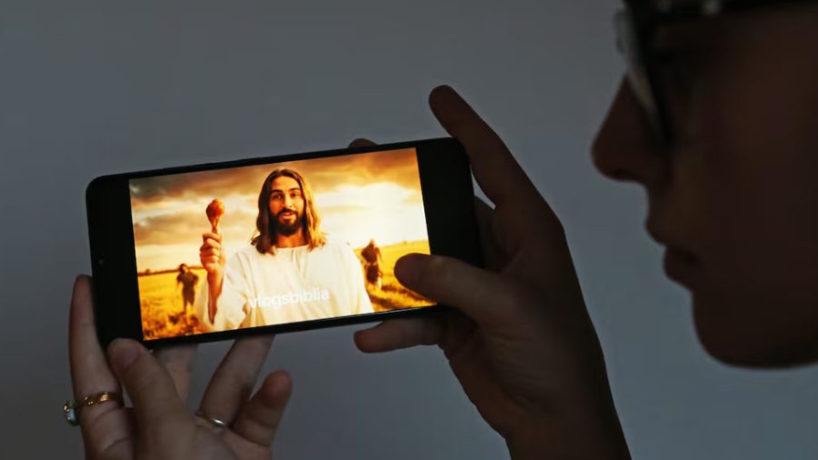 ¿Orar con la máquina? La inteligencia artificial comienza a creer en Dios