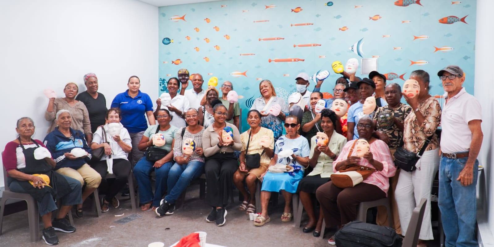 Adultos mayores de Fraternidades Doradas participaron en espacio de creación e identidad.