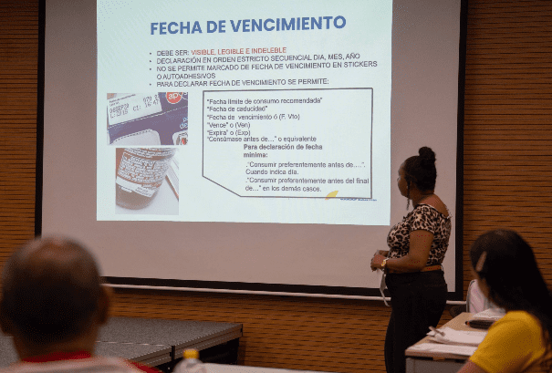 Gobernación del Archipiélago dialoga con empresarios sobre manejo seguro de alimentos.