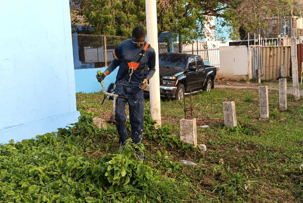 Jornada de limpieza y adecuación mejora condiciones de la cancha del sector Las Gaviotas.