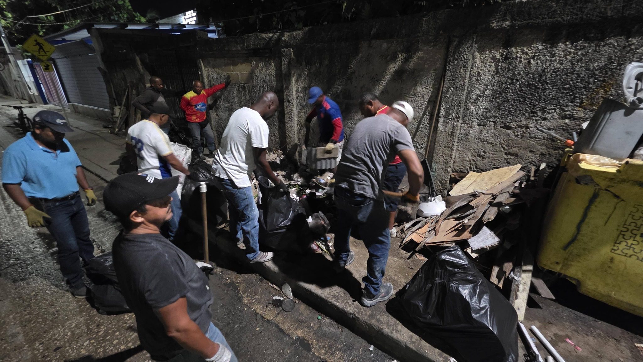 Jornada de limpieza en El Cliff logra recolectar más de 300 kilogramos de residuos con apoyo de la Gobernación.