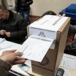 Argentina cierra sus colegios electorales en un día crucial para Argentina cierra sus colegios electorales en un día crucial para el gobierno de Javier Mileu