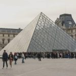 Dos sospechosos del atraco al Louvre han sido acusados ​​y encarcelados temporalmente