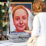 En Francia, condenan a cadena perpetua a una mujer que En Francia, condenan a cadena perpetua a una mujer que torturó, violó y mató a una niña de 12 años