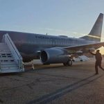 Le negaron gasolina al avión presidencial de Gustavo Pedro en España